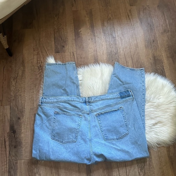 ABERCROMBIE & FITCH Curve Love The Straight Mid Rise Jeans - Picture 5 of 7